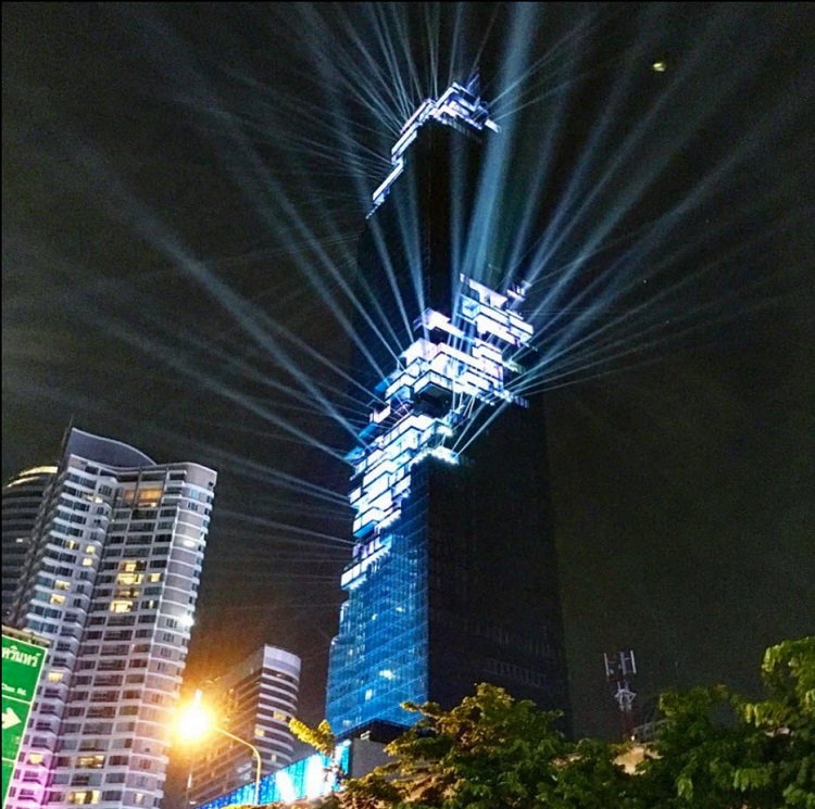 Majestuosa inauguración de la torre más alta de Tailandia